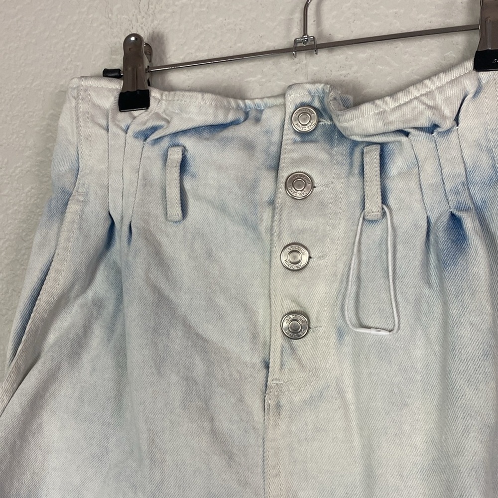 Zara button front high rise bleach wash denim shorts. - Picture 3 of 6
